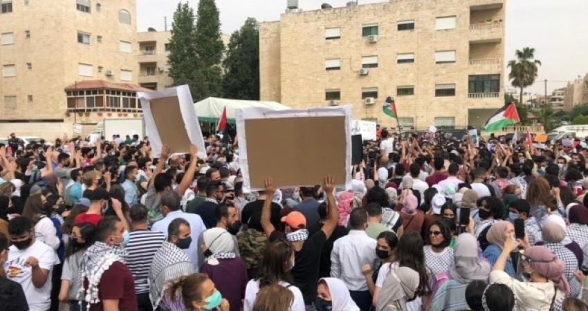 الأردن: وقفة احتجاجية أمام السفارة الإسرائيلية بعمان دعمًا لفلسطين