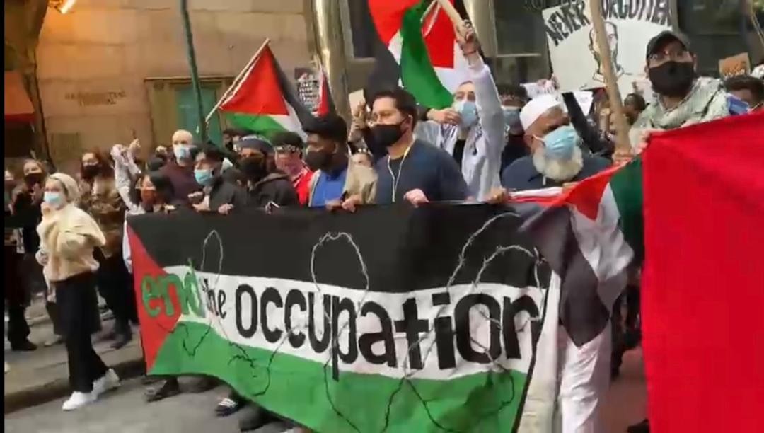 وقفة دعم وتضامن مع شعبنا أمام السفارة الأمريكية في جاكرتا