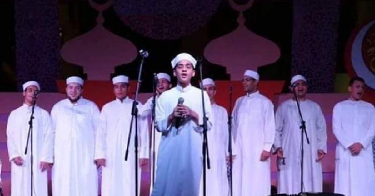 أصغر منشد معتمد في مصر يبتهل من أجل الشباب