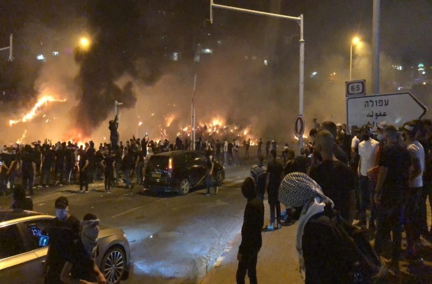 اندلاع مواجهات عنيفة مع شرطة الاحتلال في عدة مدن بالداخل المحتل