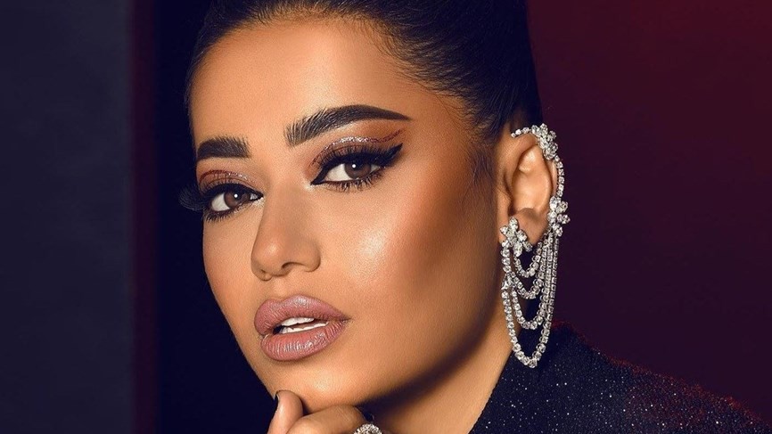 شاهدوا | الفنانة العراقية "رحمة رياض" تعلن خطوبتها من هذا الممثل الأميركي من أصل عراقي