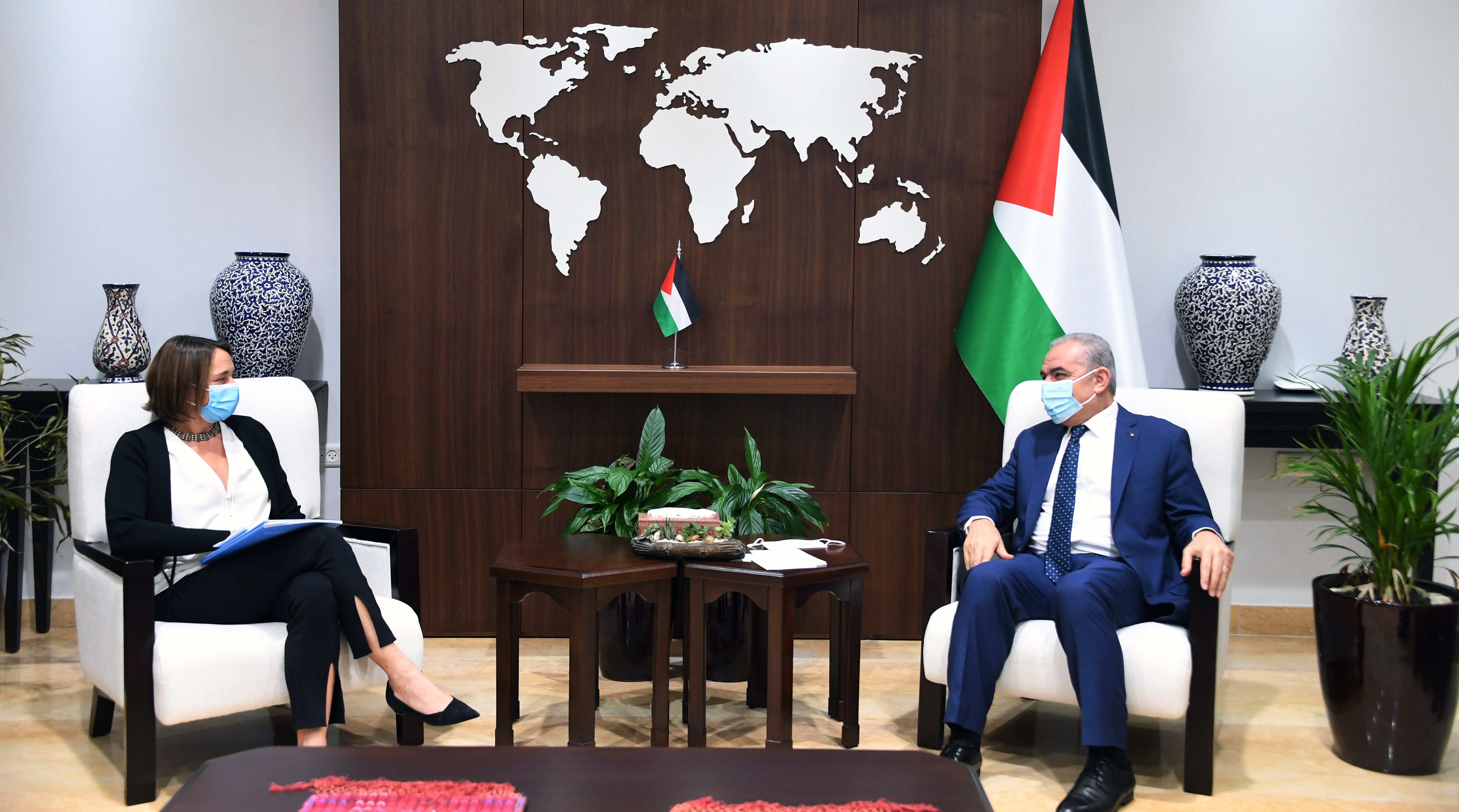 رئيس الوزراء: إجراء الانتخابات قرار فلسطيني استراتيجي