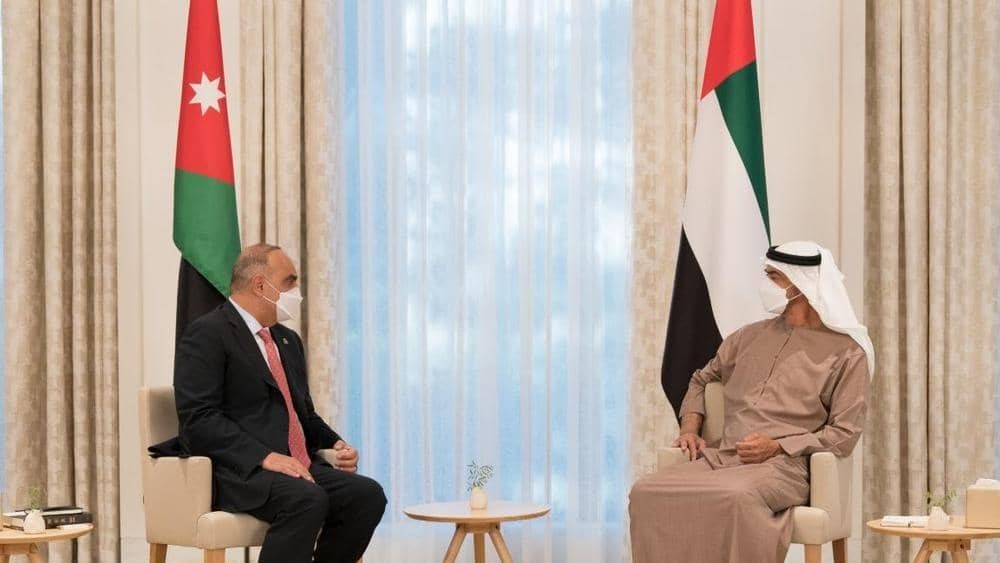 ولي عهد أبو ظبي يدعو لإنهاء انتهاك حرمة المسجد الأقصى