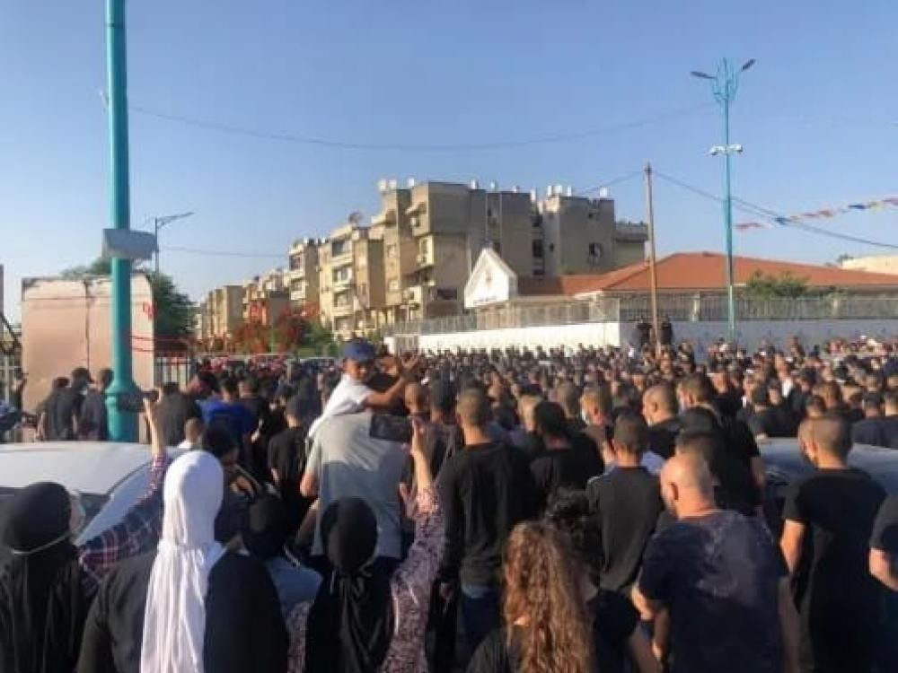 الاحتلال يعتدي على المشيّعين لجنازة الشهيد موسى حسونة في اللد