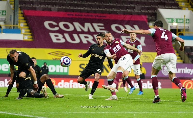 بالصور.. وست هام يهزم بيرنلي في عقر داره بالبريميرليج