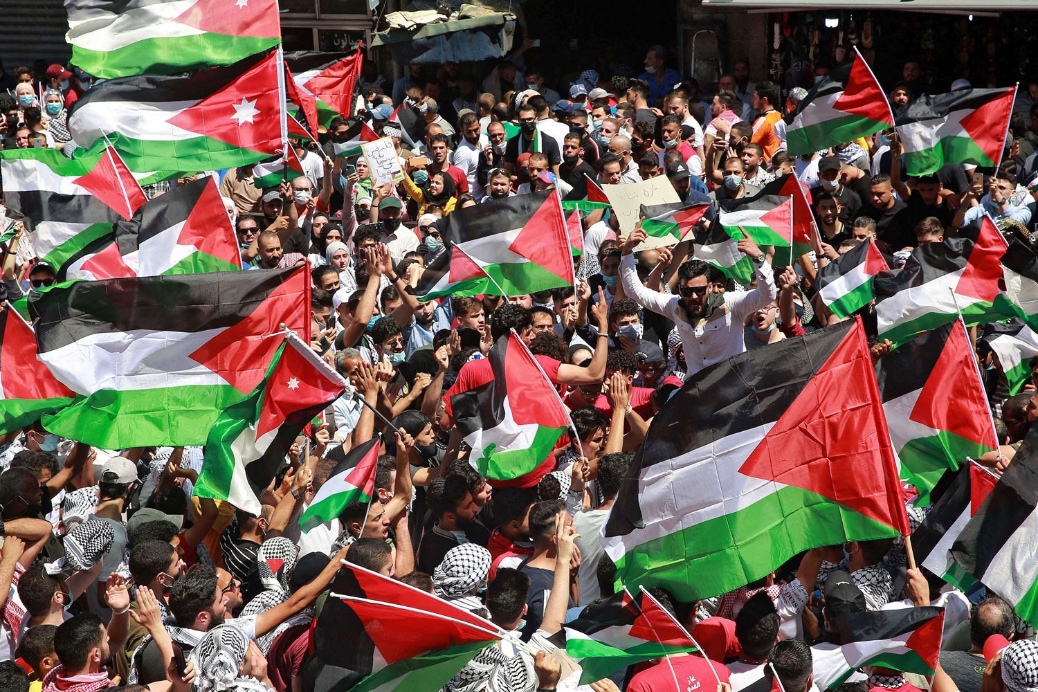 آلاف الأردنيين يشاركون في تظاهرة تضامنية مع الشعب الفلسطيني