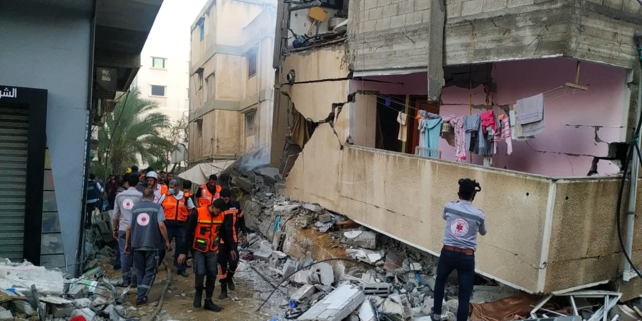 26 شهيداً بقصفٍ إسرائيلي على محيط مسجد فلسطين وشارع الوحدة بغزّة