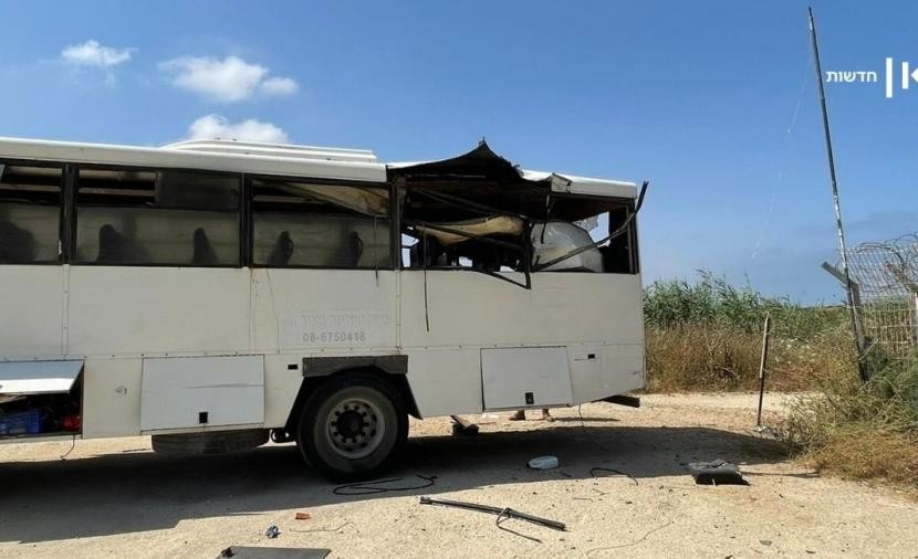 بالفيديو: القسام تعرض مشاهد من استهدافها حافلة نقل جنود على حدود غزّة