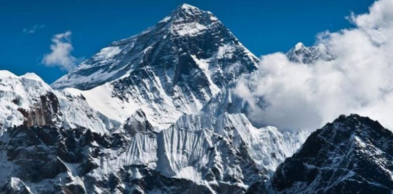 مسن يحطم رقما قياسيا كأكبر أمريكى يتسلق قمة جبل إيفرست