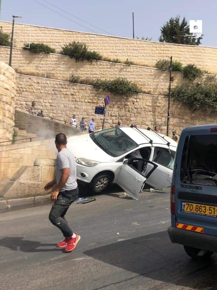 شاهد.. إصابة فلسطيني بعد دهسه من مستوطن قرب المسجد الأقصى