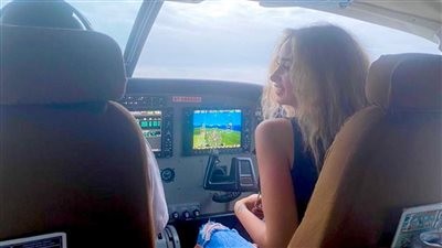 هل تلقى هنا الزاهد نفس مصير محمد رمضان بعد  صورتها فى كابينة الطائرة!