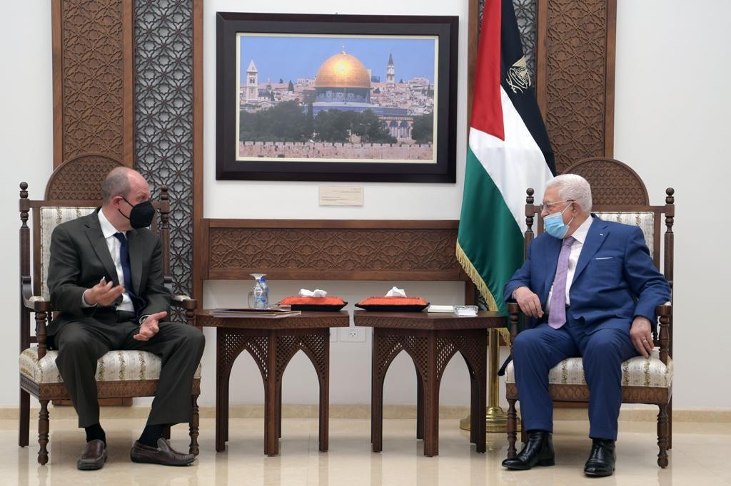 الرئيس عباس يبحث مع المبعوث الأمريكي مستجدّات العدوان الإسرائيلي على شعبنا