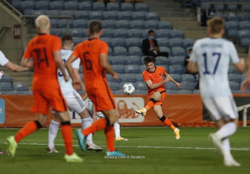 بالصور: ديباي يقنتص التعادل لهولندا أمام اسكتلندا