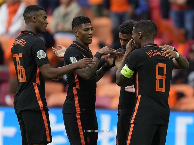 بالصور: هولندا تطحن مقدونيا وتحقق العلامة الكاملة