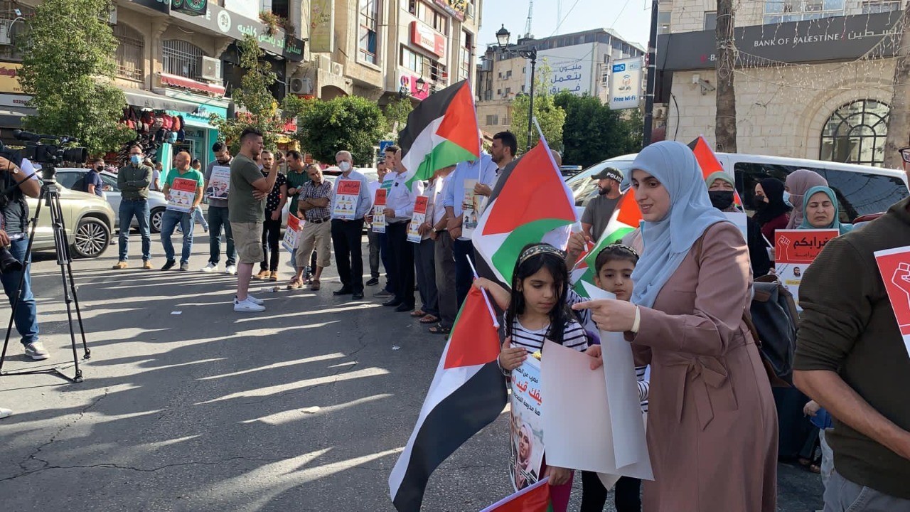 وقفة تضامنية مع الأسير أبو عطوان في طوباس