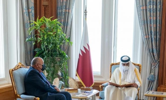 أمير قطر يتسلّم دعوة لزياة مصر من الرئيس السيسي