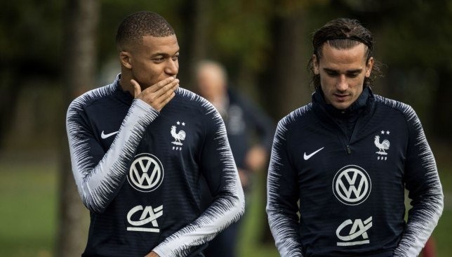 مبابي وجريزمان.. نار تحت الرماد في معسكر الديوك