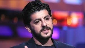 ويتبادلان الغزل لمناسبة عيد ميلاده