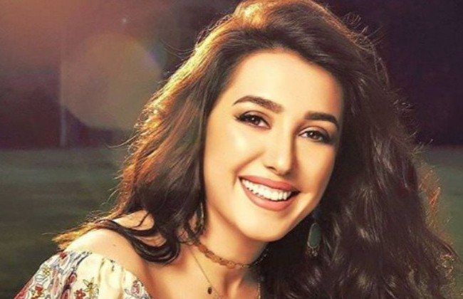 الفنانة السورية "كندة علوش" تهنئ  الفنان "عمرو يوسف" بعيد الأب