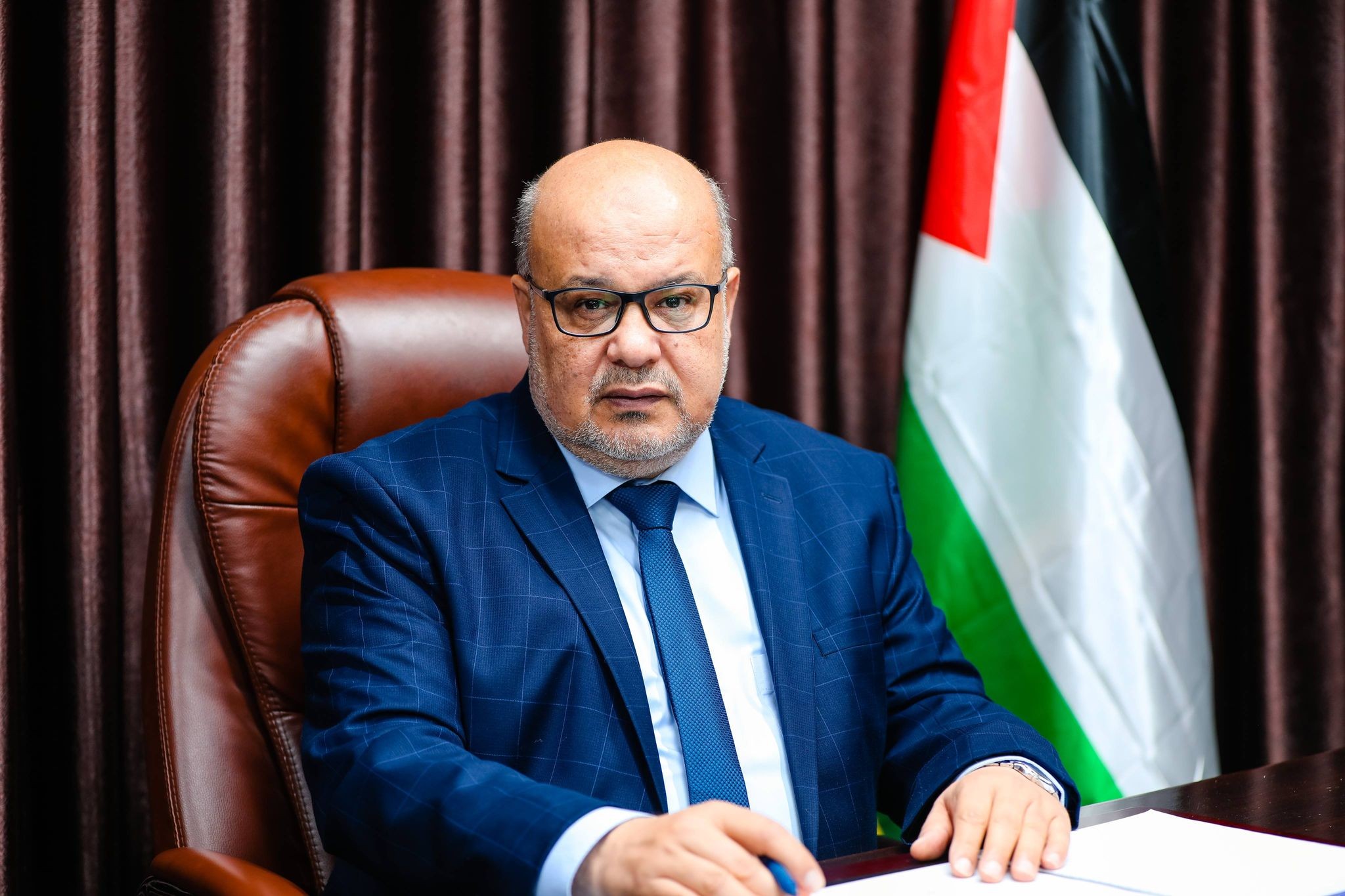 الدعليس: الحاجات والسلع الأساسية متوفرة في غزة بمخزونٍ كافٍ