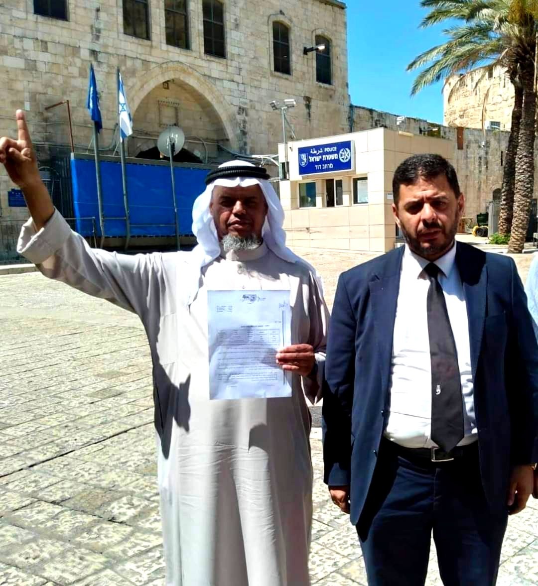 الاحتلال يبعد قيادي في الحركة الإسلامية بالداخل المحتل عن الأقصى لمدة شهر