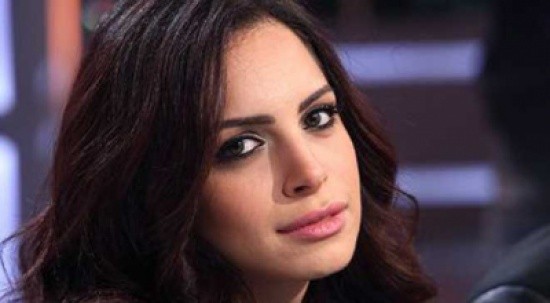 آمال ماهر تصدم جمهورها باعتزال الغناء
