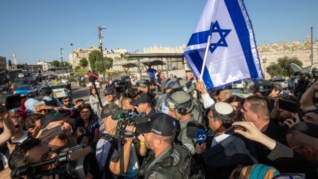 انطلاق مسيرة الأعلام بالقدس وسط إجراءات أمنية مشددة