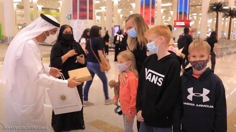 بالفيديو | الإمارات تجمع شمل عائلة "أسترالية" علقت في سريلانكا