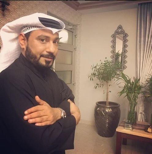 شاهد: من هي زوجة محمد الصيرفي التي أثارت تساؤلات النشطاء