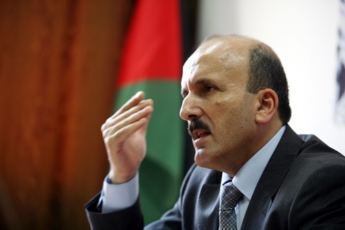 دويكات: قوى الأمن أزالت مواد خطرة وحواجز من داخل مخيم طولكرم