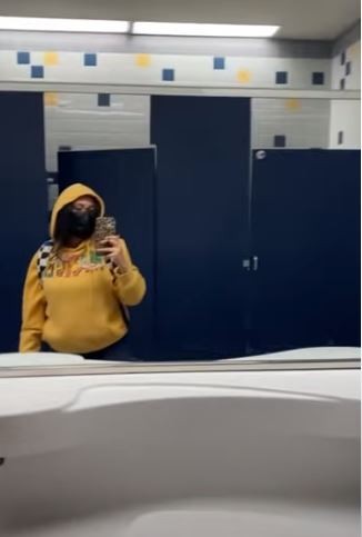 أمريكية تنتحل شخصية ابنتها وتمضي يوما بمدرستها