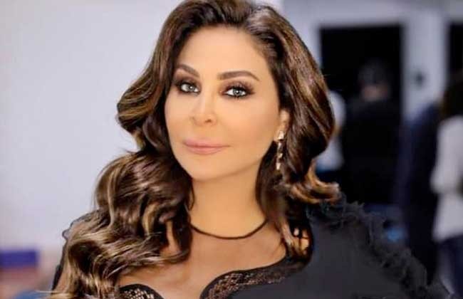 شاهد | النجمة "إليسا" تبهر الحضور بجمالها في الرياض بعد خضوعها لعملية تجميل جديدة