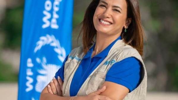 هند صبري تحصد شارة وشهادة جائزة نوبل