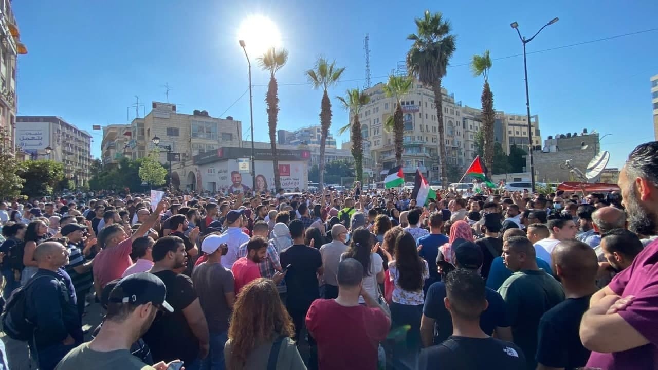 نقل الاعتصام المُندّد بجريمة قتل بنات إلى دوار الساعة برام الله لهذا السبب!