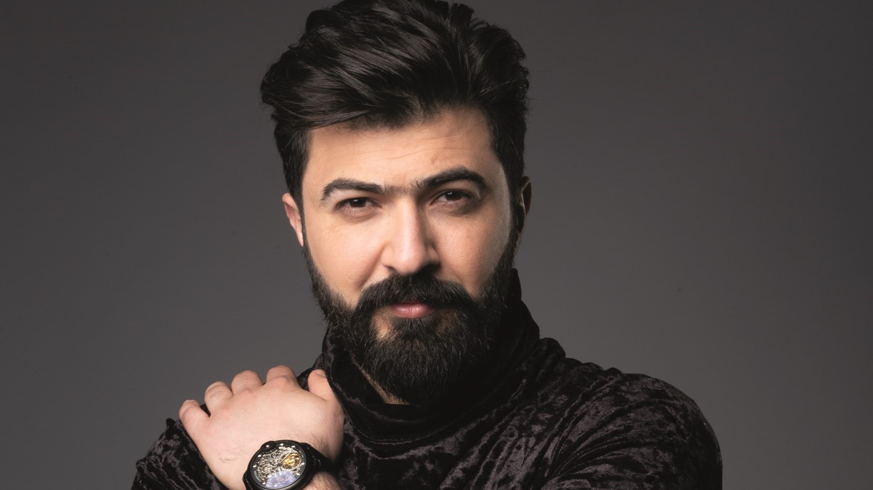 بالفيديو | جسم  الفنان العراقي "سيف نبيل" يلفت الانظار .. تعرفوا إلى خطيبته الجميلة لأول مرة !!