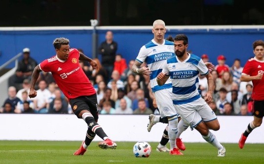 بالصور: مانشستر يونايتد يتلقى رباعية محرجة من رينجرز