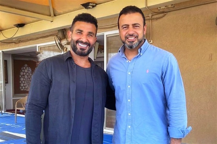 أحمد سعد يرد على انتقادات لصورته مع مصطفى حسنى بعد صلاة الجمعة