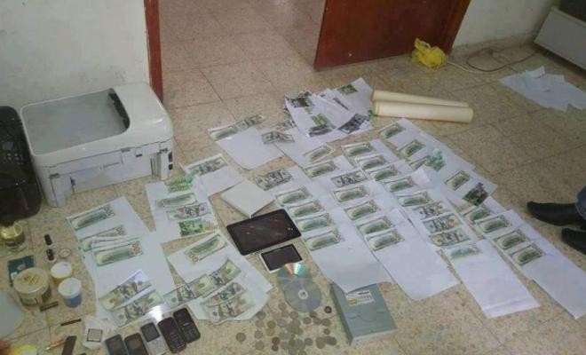 الشرطة تضبط معملاً متطوراً لتزييف العملات في طولكرم