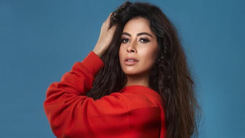 بالفيديو |  الفنانة المصرية "روبي" تثير الجدل بأغنيتها الجديدة "أمك وأبوك"