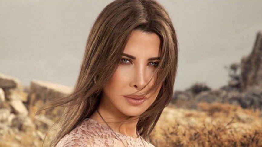 شاهدوا | مشهد قديم للفنانة اللبنانية "نانسي عجرم" من طفولتها والخجل يسيطر عليها
