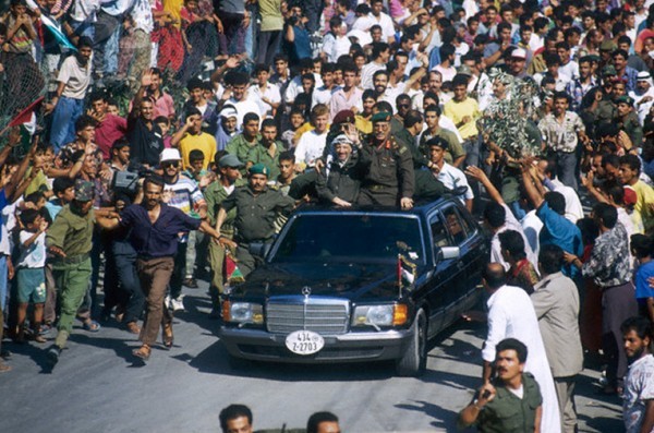 الأول من تموز 1994.. يوم عاد فيه ياسر عرفات إلى أرض الوطن أمام عيون الملايين