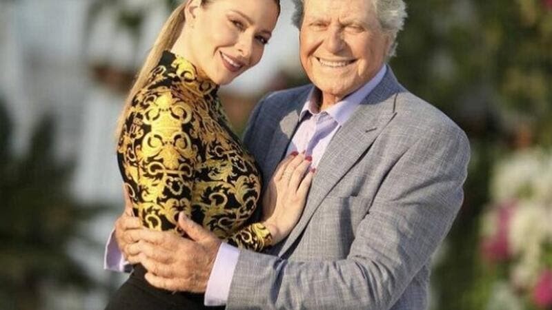 شاهدوا | صور جريئة تجمع "حسين فهمي و باميلا الكيك" و تكهنات بارتباطهما