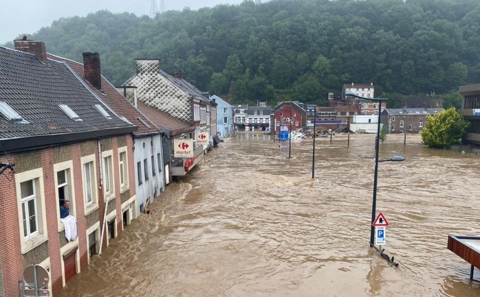 93 قتيلاً في ألمانيا و14 في بلجيكا على الأقل جراء الفيضانات