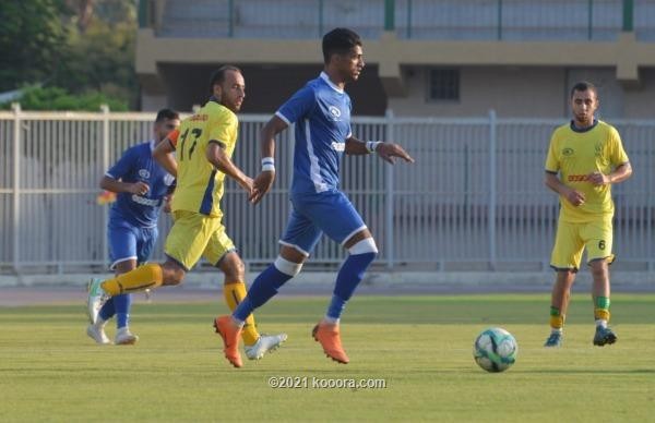 بالصور: الشاطئ يزيد متاعب التفاح برباعية