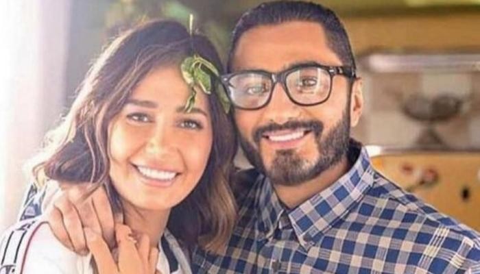حلا شيحة تهاجم تامر حسني بعد عرض كليب من فيلم "مش أنا"