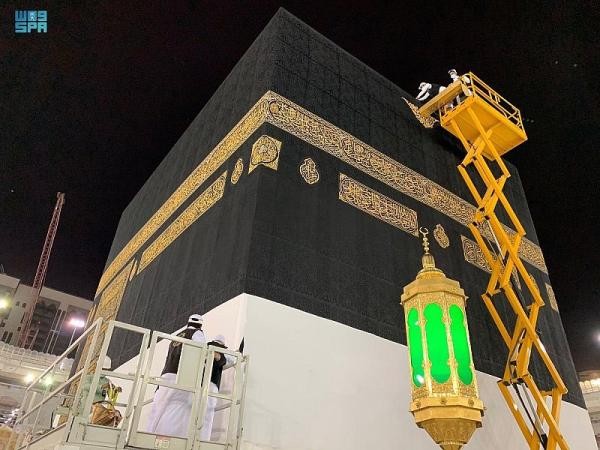 السعودية: استبدال كسوة الكعبة الإثنين المقبل