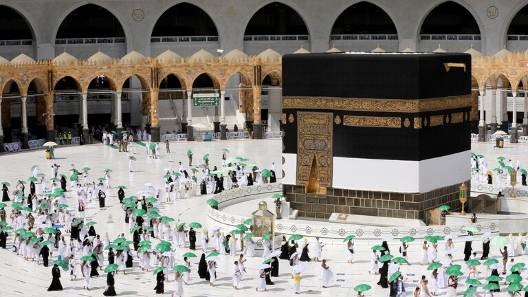 بالفيديو والصور | الحجاج يتوافدون إلى صعيد عرفة