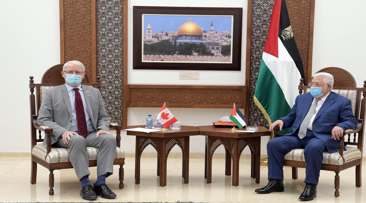 تفاصيل لقاء الرئيس عباس بوزير الخارجية الكندي في رام الله
