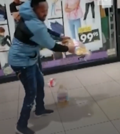 أصحاب المحال التجارية بجنوب أفريقيا يستعينون بـ الزيت لحماية محالهم