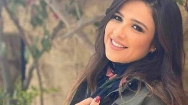 ياسمين عبدالعزيز تغادر البلاد متوجهة إلى سويسرا